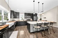 6bd 3ba large gathering home, close to YMCA and 5 miles to Downtown Duluth فنادق في Hermantown