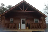 Cabin Sleeps 8 w/ 2 King Suites, Theater/Hot Tub/Pool Table, Small Dog Friendly!