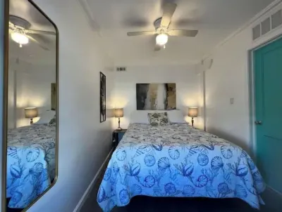 1bd/1bth beach home 1 min to beach/ pet friendlyC