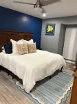 2BR Condo 2 Blocks to Beach 1 mi to Fort Clinch 2 mi Downtown Pet Friendly POOL