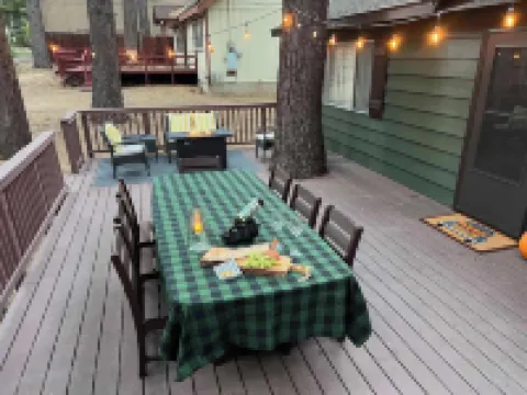 Come Snuggle up at Cozy Bear Cabin!