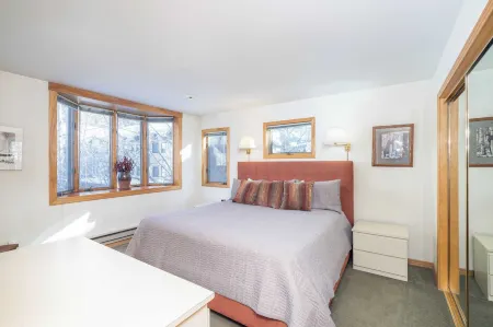 Lulu City 4B by AvantStay Beautiful Condo 100 Yards from Lift 7 Permit :3639