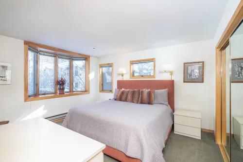 Lulu City 4B by AvantStay Beautiful Condo 100 Yards from Lift 7 Permit :3639