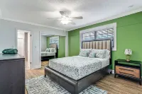 The Sun Sail Retreat - Spacious Home w/ Private Pool, 1 Mile to Beach, Walk DT!