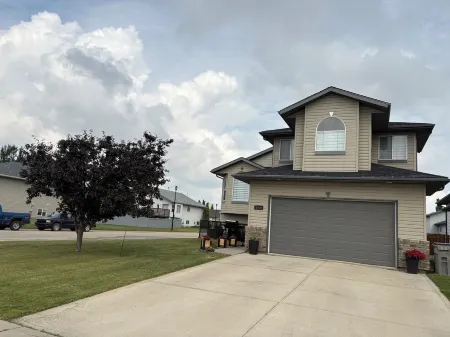 Modern 2 bedroom basement suite
