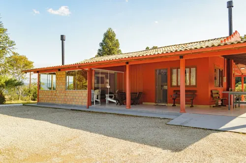 Casa de campo c lareira, jogos e piscina aquecida