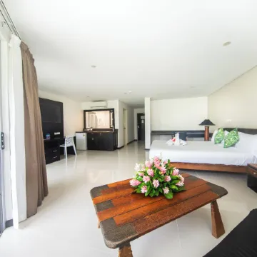 Tanoa Waterfront Hotel