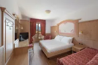 Beverly Alps Hotel & Spa فنادق في Pinzolo