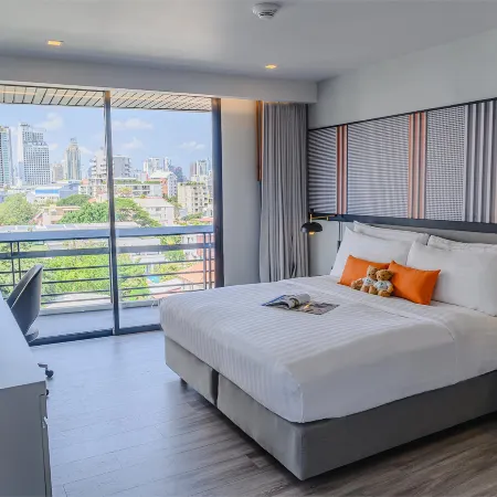 Oakwood Residence Sukhumvit Thonglor Bangkok Отели рядом с достопримечательностью «Торговый центр SeenSpace»