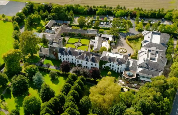 巴博斯特城堡酒店