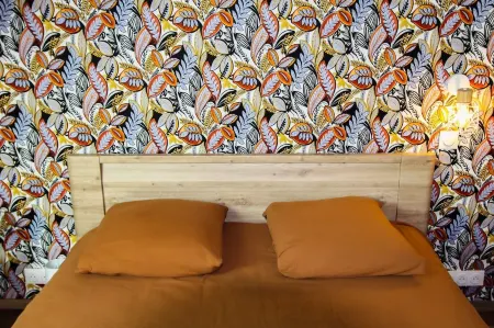 La maison des volcans Cantal, pretty Auvergne house with jacuzzi Отели в г. Сен-Бонне-де-Конда