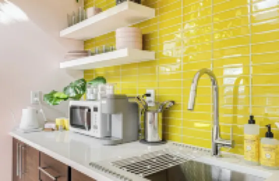 Colorful private guesthouse in charming Richmond with Parking