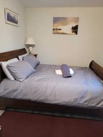 Reasonably large room with  luxurious bathroom and a fitted kitchen Отели рядом с достопримечательностью «The Salvation Army»