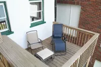 Lakefront Downtown Apartment