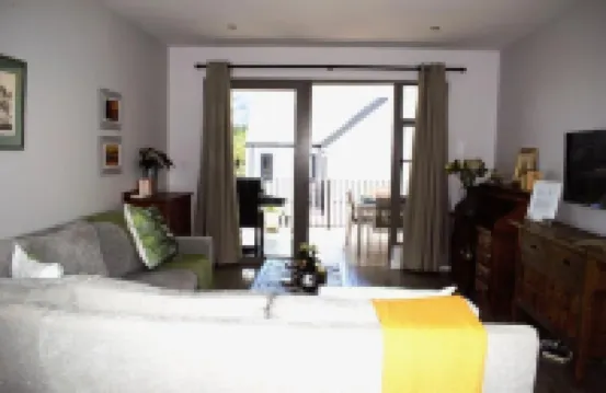 Modern, Spacious & Convenient apartment for 4