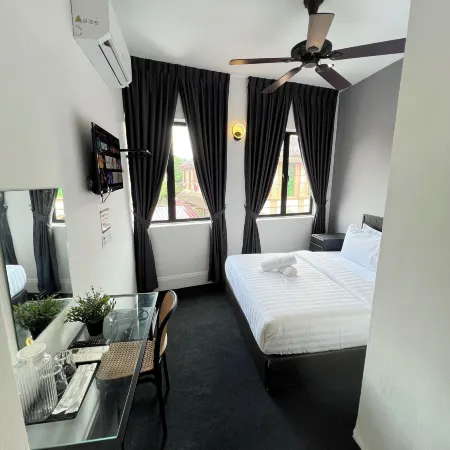 Quee Hotel Отели рядом с достопримечательностью «Конгресс-центр «33»»