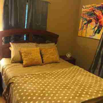 Charming 2-bedroom with Extended Yard, delightful Beaumont Rooms