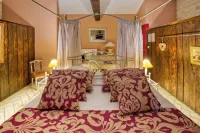 Domaine des Chais Hotels in Pons