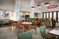 Hampton Inn & Suites la Crosse/Downtown, WI - Lemmikkieläimet sallittu