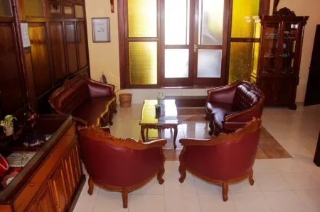 4-bedroom villa in terrific Jogja with AC Отели рядом с достопримечательностью «Keraton Ngayogyakarta Hadiningrat»