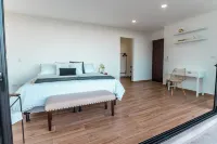 White Swan Beach House w/ Ocean Views & Private Beach Hotels in Atami