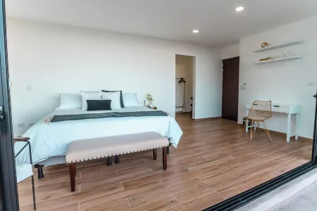 White Swan Beach House w/ Ocean Views & Private Beach