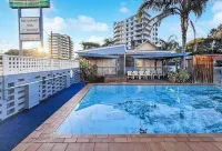 Golden Sands Motor Inn - Beach
