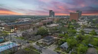 The Vanderbilt Mansion Apt 11 Near Downtown and TWU
