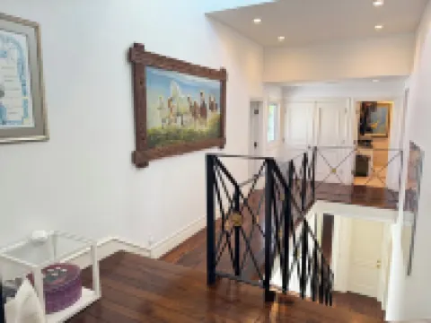 5-bedroom in Newport Beach，the High quality, convenient and very comfortable;