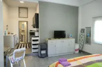 Full Home, by Meta House!