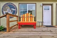 Winchester Bay Apt Near Dunes and State Parks!