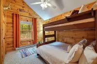 The Robin's Nest, a cozy 3-bedroom cabin in Lake Harmony with Firepit, AC, WiFi