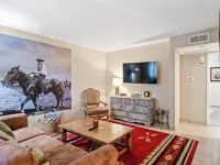 Charming Condo in Downtown Wickenburg - Walk to Events, Shopping and Dining Hotels in Wickenburg