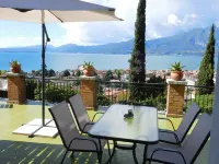 Villa Maria Lake View, apartment, terrace, near the village with parking.