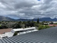 Stylish & Convenient Apartment 304 Zandvlei Resort and Chalets Muizenberg附近的飯店