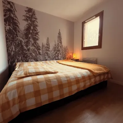 Le nid de Beauregard: One-bedroom apartment with terrace and forest view. Hotels in Bagnères-de-Luchon