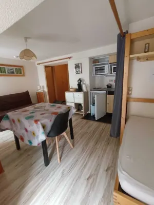 Classified studio apartment, in the center of town, facing the spa. Hotels near Mont Dore