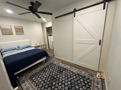 Charming studio in wonderful Bakersfield with AC, WiFi
