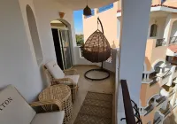 Aton Apartment in Luxor Resort, Minutes to City Center. Các khách sạn ở At Tod