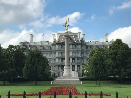 3-bedroom townhome in charming Clarksburg  in calm neighborhood.45 mn to DC