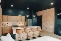 Golf Simulator and King Size APT - Downtown Sidney Ohio Hotels in Sidney