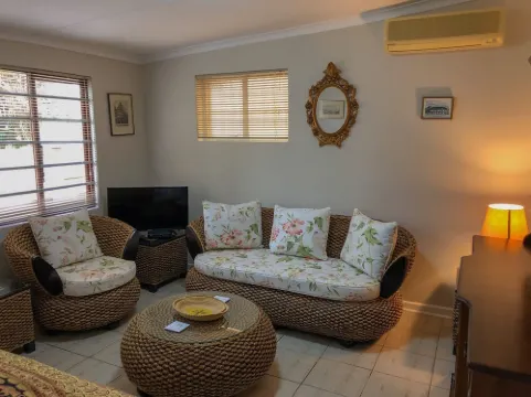 Apartment Hibiscus with Garden View