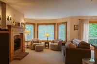 Jay Peak 2BR/2BA Ski-in/Ski-Out V341