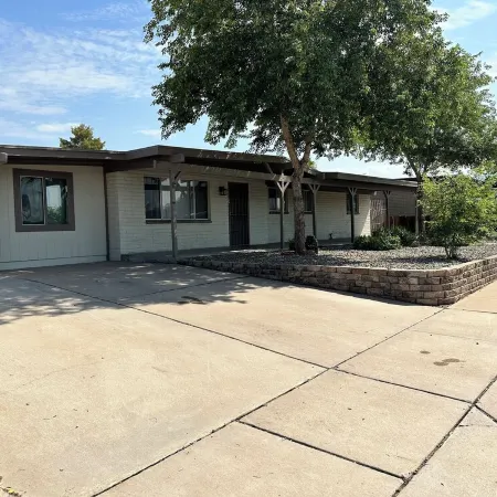 Spacious Family-Friendly 5-bedroom house!