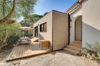 Elegant Villa with Heated Pool – Walk to Beach & Shops