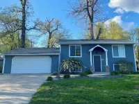 Cozy Okoboji Lake House, 2 blocks from attractions アーノルズ・パークのホテル