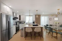 Beautiful Luxurious Coastal 4BR 2BA Home Near SF SFO