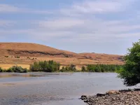 Comfort & River Views! 2-bedroom house in charming Asotin, Washington.
