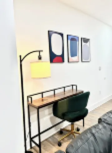 Stylish 2BR/2BA Apt near NYC Free Parking Full Kitchen & W/D