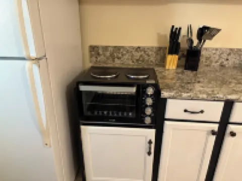 Cozy 2 Bedroom Apartment Getaway with AC